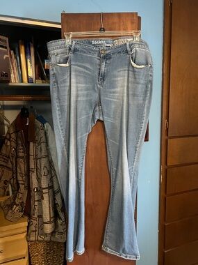 Rocks Light Wash Women's Flare Jeans